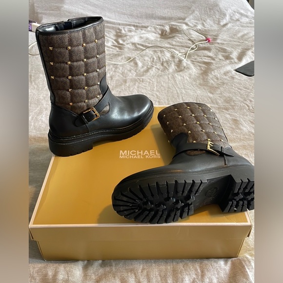 Micheal Kors - Logo and Leather boots - Picture 5 of 6